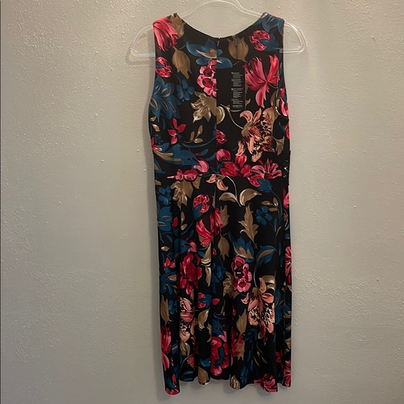 Floral Sleeveless Dress - Black and Pink - Picture 7 of 7